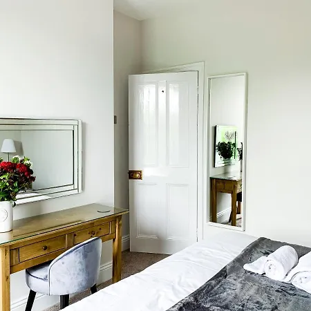 Maple House - Quaint Victorian With Free Parking Apartment *