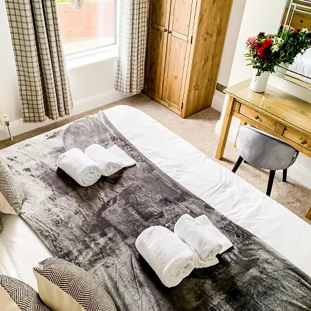 Apartament Maple House - Quaint Victorian With Free Parking