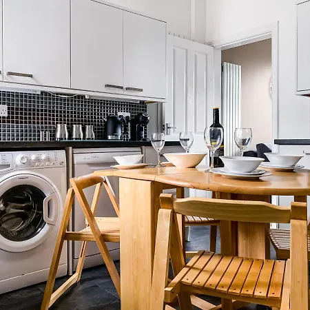 Maple House - Quaint Victorian With Free Parking *