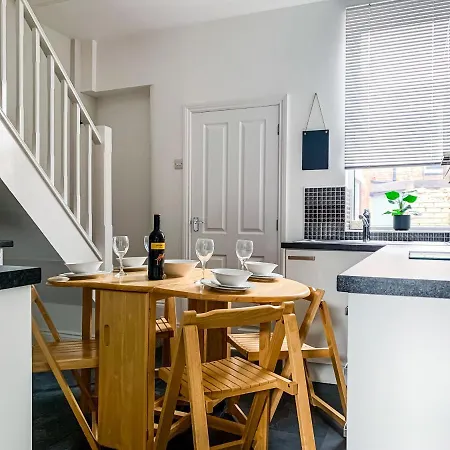 Maple House - Quaint Victorian With Free Parking Apartmán