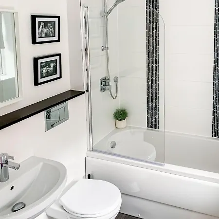 Maple House - Quaint Victorian With Free Parking *