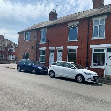 Maple House - Quaint Victorian With Free Parking Apartament