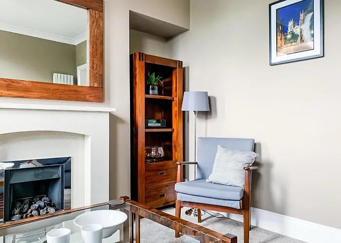 Maple House - Quaint Victorian With Free Parking *