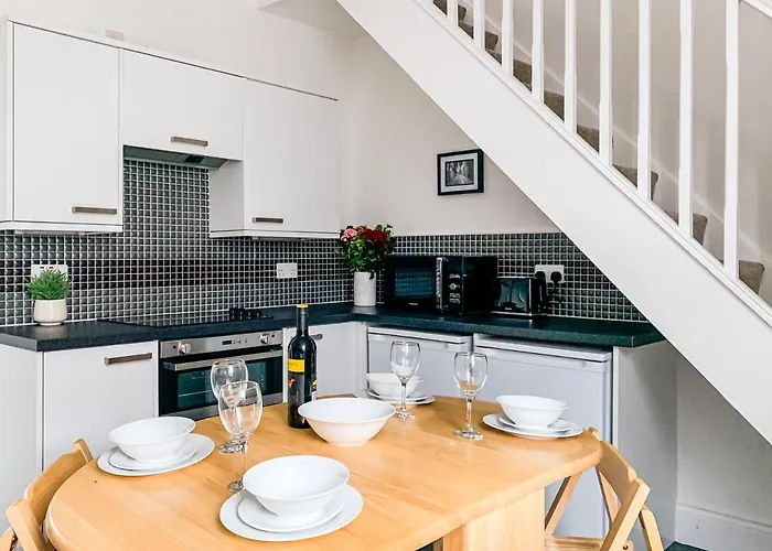 Maple House - Quaint Victorian With Free Parking Apartamento