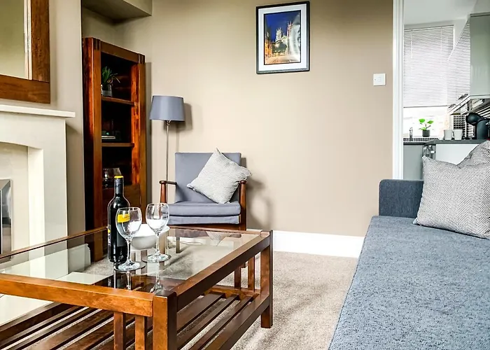 Maple House - Quaint Victorian With Free Parking Apartamento