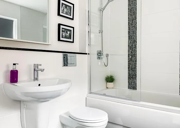 Maple House - Quaint Victorian With Free Parking