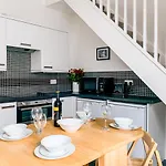 Maple House - Quaint Victorian With Free Parking Apartment
