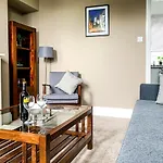 Maple House - Quaint Victorian With Free Parking Apartment