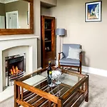 Maple House - Quaint Victorian With Free Parking Apartment