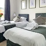 Maple House - Quaint Victorian With Free Parking Apartment *
