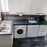 Maple House - Quaint Victorian With Free Parking Apartment *