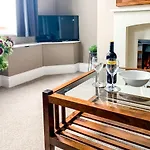 Apartment Maple House - Quaint Victorian With Free Parking