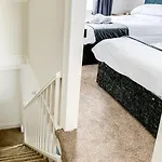Maple House - Quaint Victorian With Free Parking Apartment