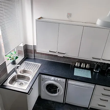 Maple House - Quaint Victorian With Free Parking