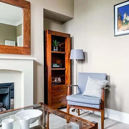 Maple House - Quaint Victorian With Free Parking *