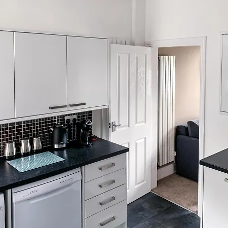 Maple House - Quaint Victorian With Free Parking